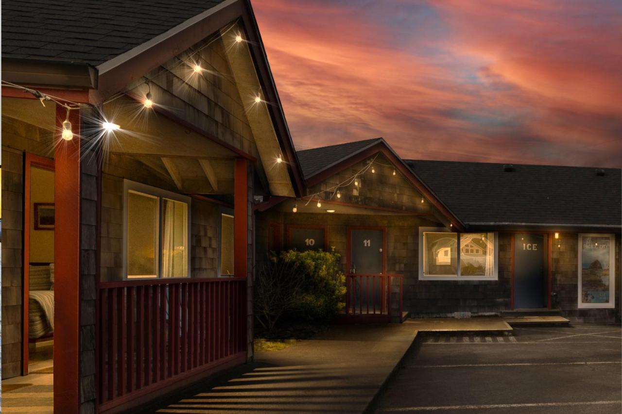 Surf & Sand Inn Pacific City Exterior photo